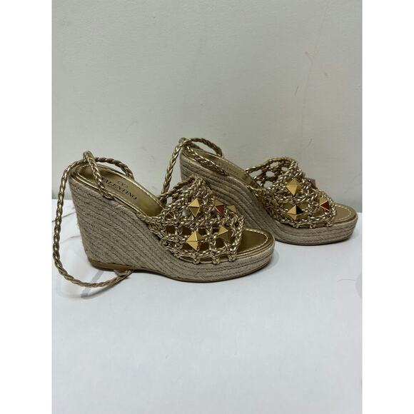Valentino Garavani Gold Studded Espadrille Wedges - Size 38,5 - Picture 5 of 6